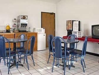 Super 8 By Wyndham Hotel 2*